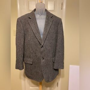 TravelSmith - Mens black & white herringbone pattern w/burgundy dots, Si…